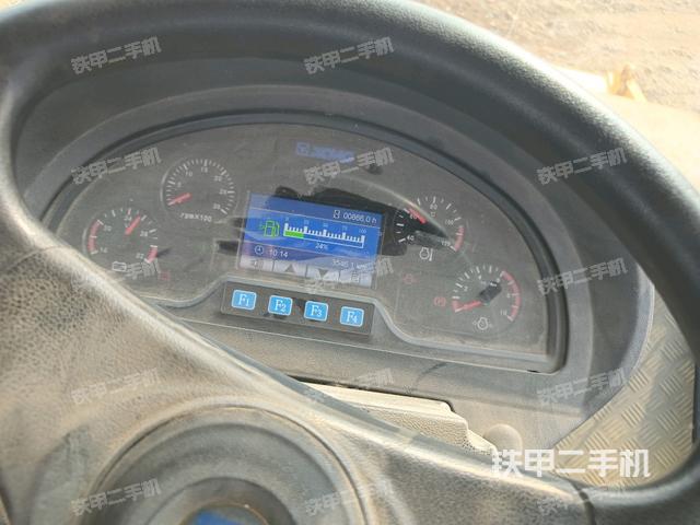 儀表盤(pán)全景（壓路機(jī)駕駛室）