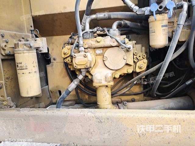 液壓泵艙室正面整體(整機(jī)外觀) 液壓泵艙室正面整體(整機(jī)外觀)