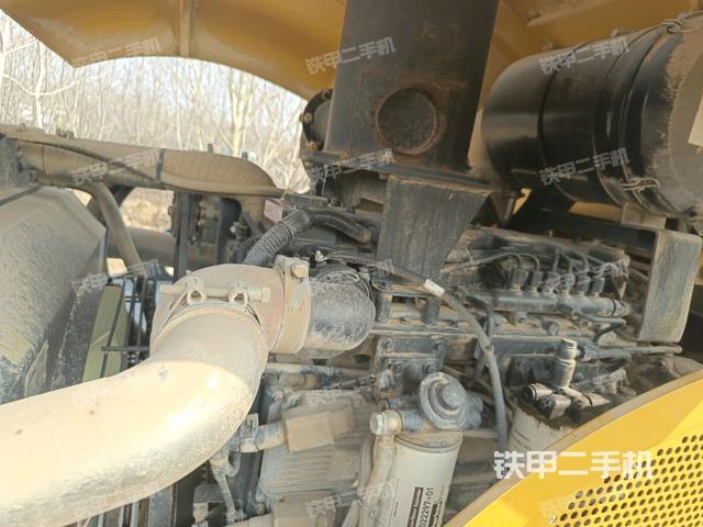 發(fā)動(dòng)機(jī)艙全景（壓路機(jī)發(fā)動(dòng)機(jī)艙）