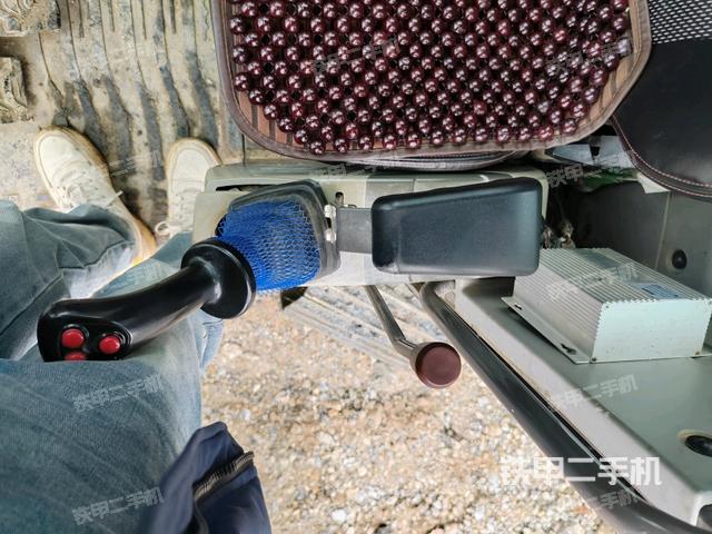 座椅左側(cè)控制臺/音響/含左手柄（駕駛室部分）