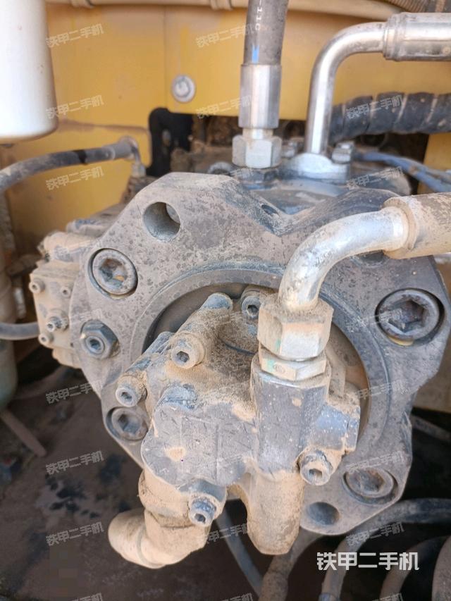 液壓泵艙室正面整體（整機(jī)外觀）