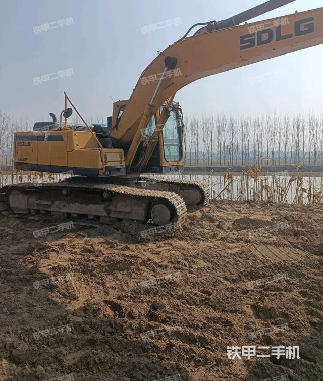 單側(cè)履帶整體（整機(jī)外觀）