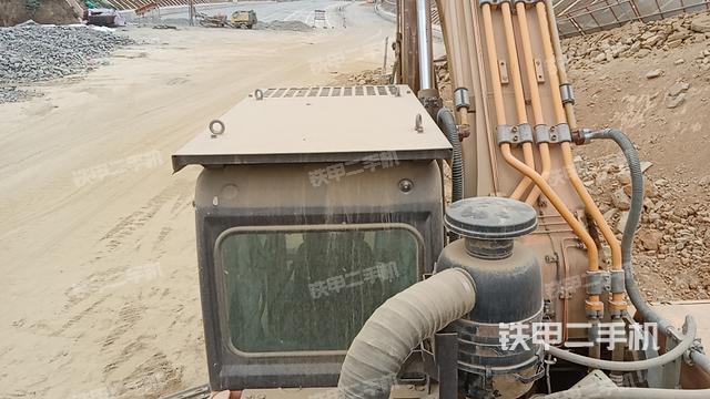 駕駛室頂部（整機外觀）