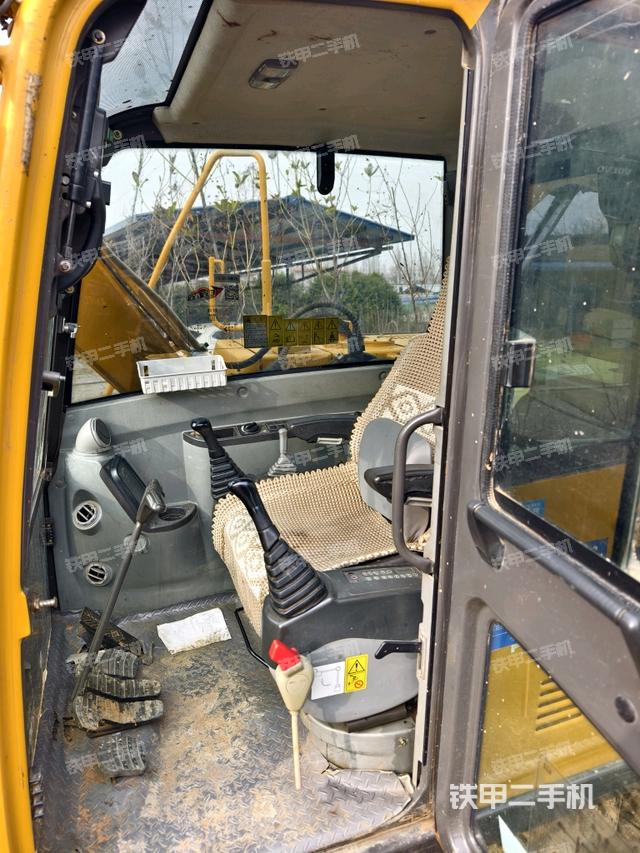 ?駕駛室正側(cè)（駕駛室部分）