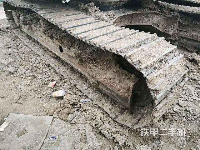 左側(cè)履帶整體?(行走機(jī)構(gòu)) 左側(cè)履帶整體?(行走機(jī)構(gòu))