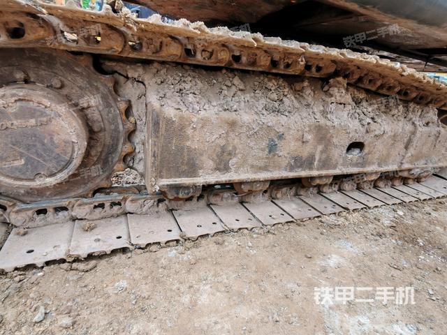 單側(cè)履帶整體(整機(jī)外觀) 單側(cè)履帶整體(整機(jī)外觀)