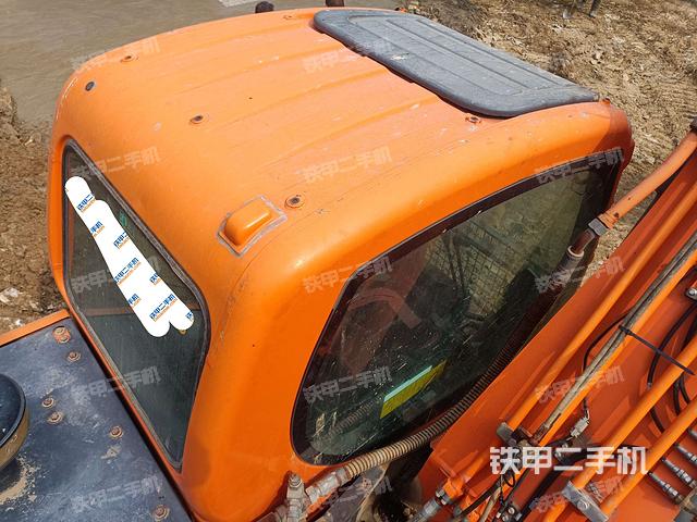 駕駛室頂部俯視（上車(chē)部件）