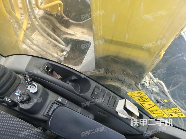 座椅左側(cè)控制臺(tái)/音響/含左手柄(駕駛室部分) 座椅左側(cè)控制臺(tái)/音響/含左手柄(駕駛室部分)