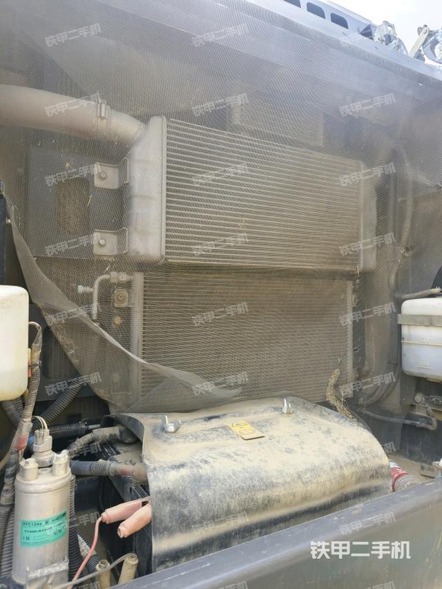 散熱器正面(大件艙室) 散熱器正面(大件艙室)