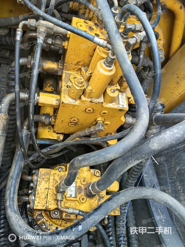 回轉(zhuǎn)馬達(dá)和主控閥（整機(jī)外觀）