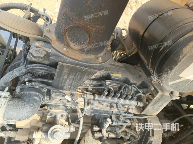 發(fā)動(dòng)機(jī)左側(cè)全景（壓路機(jī)發(fā)動(dòng)機(jī)艙）