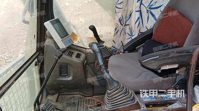 駕駛室整體（整機外觀）