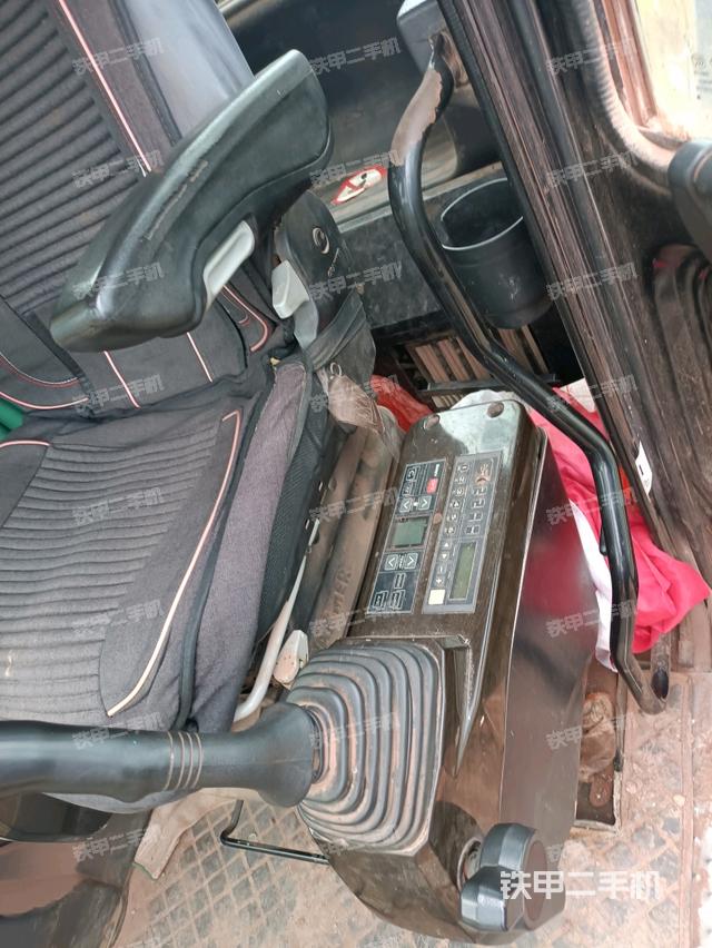 座椅左側(cè)控制臺(tái)/音響/含左手柄（駕駛室部分）