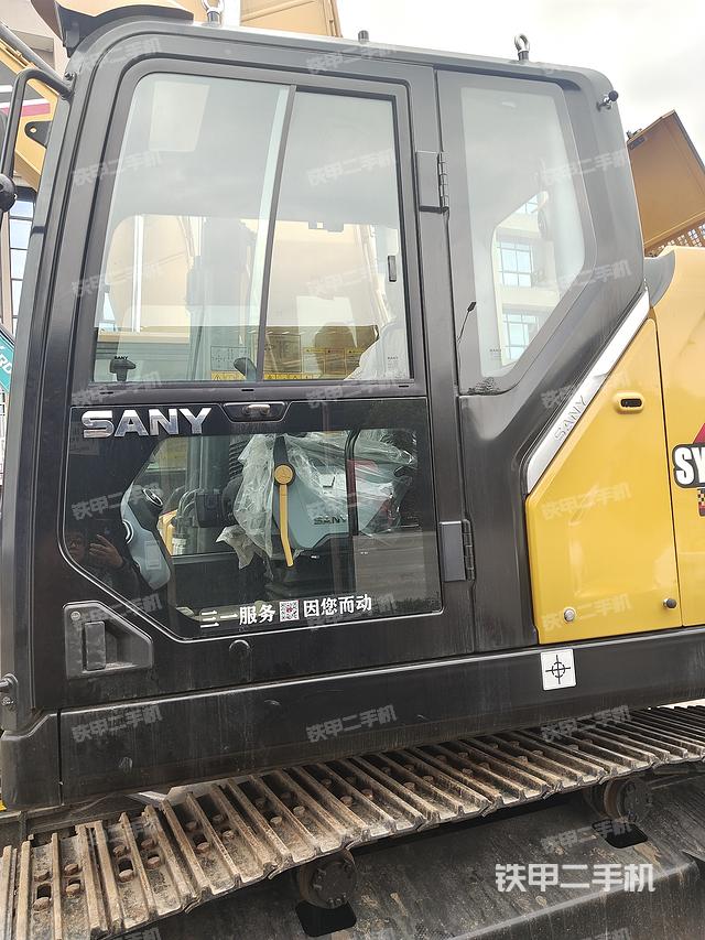 駕駛室整體(整機外觀) 駕駛室整體(整機外觀)
