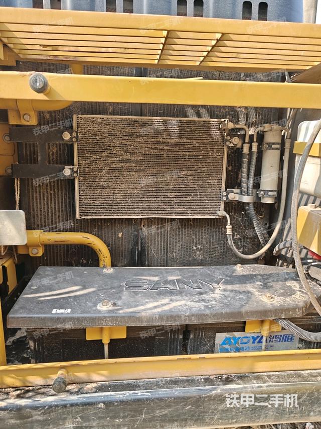 散熱器正面(大件艙室) 散熱器正面(大件艙室)
