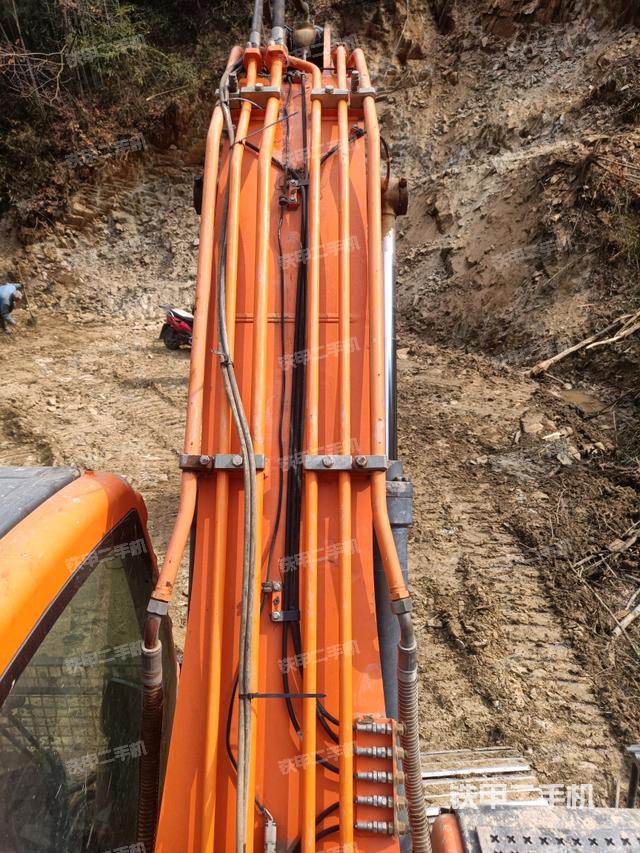 大臂背部俯視（工作和回轉(zhuǎn)裝置）