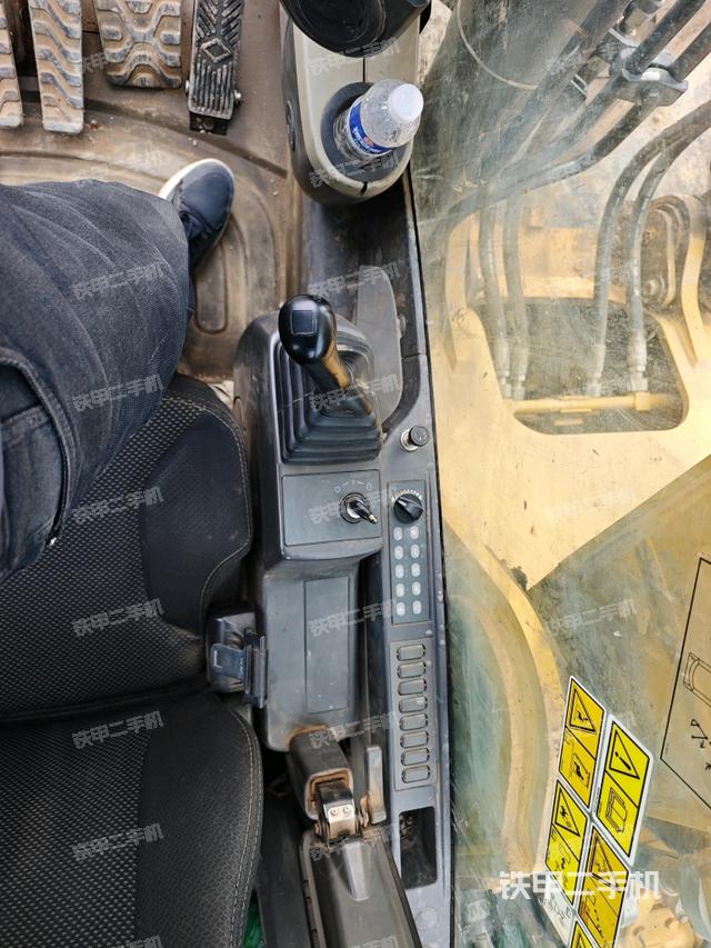 座椅左側(cè)控制臺/音響/含左手柄（駕駛室部分）