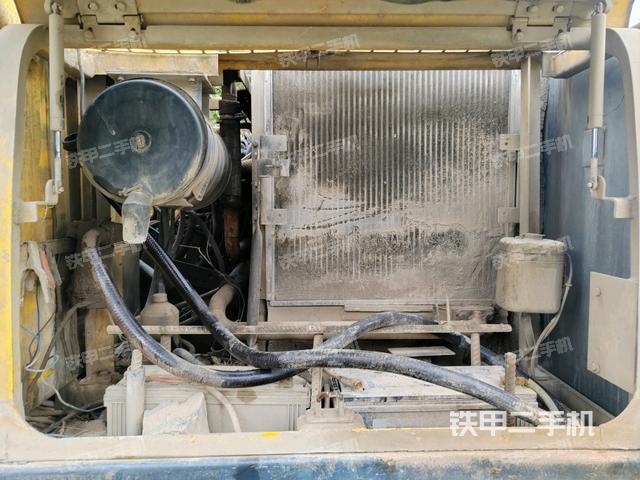 散熱器正面(大件艙室) 散熱器正面(大件艙室)