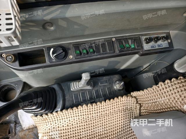 座椅右側(cè)控制臺/鑰匙門/油門/含右手柄（駕駛室部分）