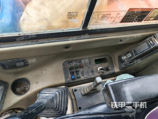 座椅右側控制臺/鑰匙門/油門/含右手柄(駕駛室部分) 座椅右側控制臺/鑰匙門/油門/含右手柄(駕駛室部分)