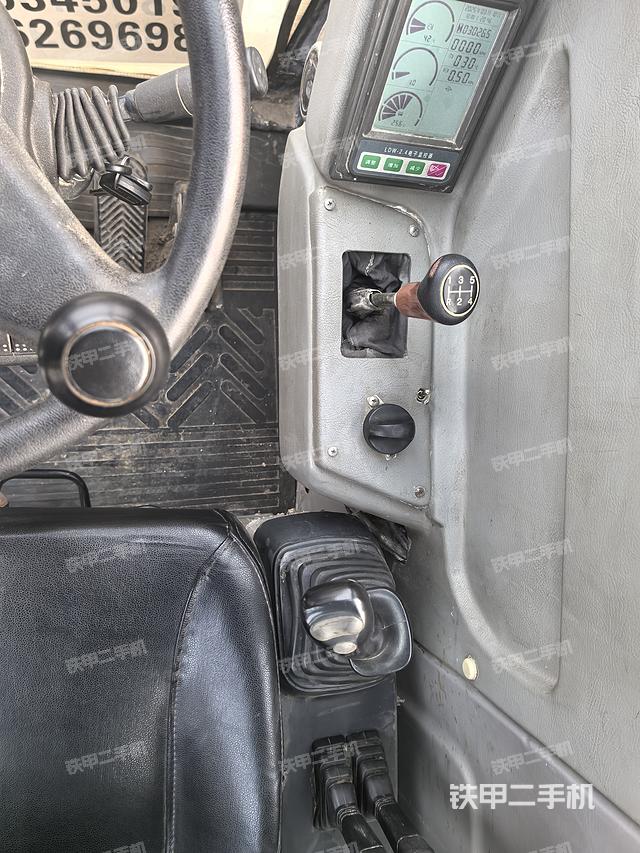 駕駛室整體(整機(jī)外觀) 駕駛室整體(整機(jī)外觀)