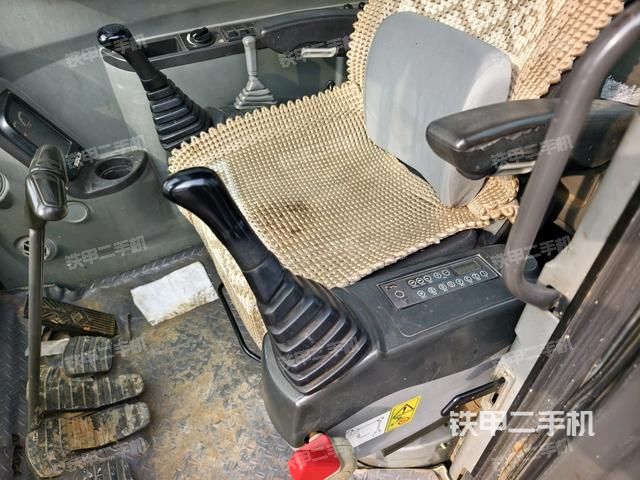 座椅左側(cè)控制臺/音響/含左手柄（駕駛室部分）