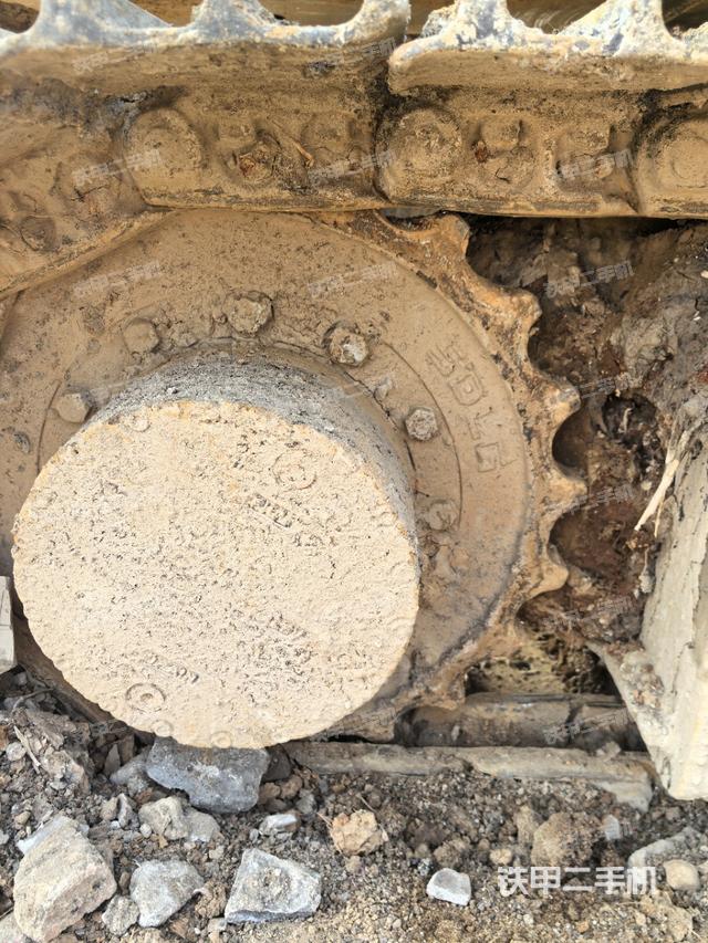 右側(cè)履帶整體?（行走機(jī)構(gòu)）