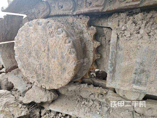 右驅(qū)動輪（行走機構(gòu)）