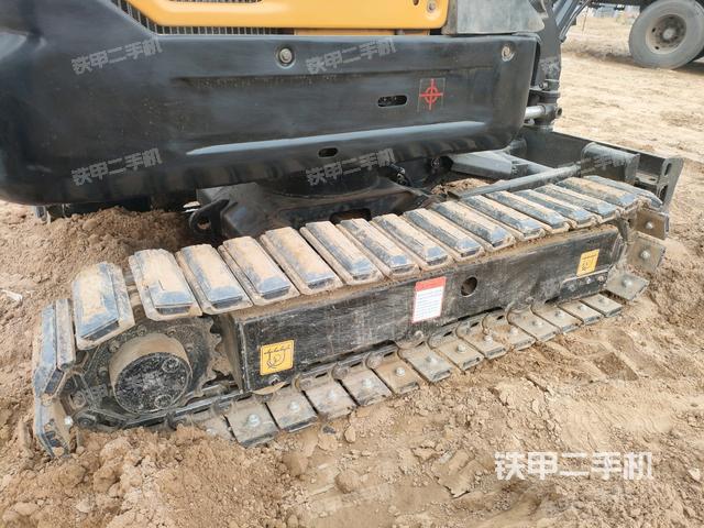 右側(cè)履帶整體?(行走機(jī)構(gòu)) 右側(cè)履帶整體?(行走機(jī)構(gòu))