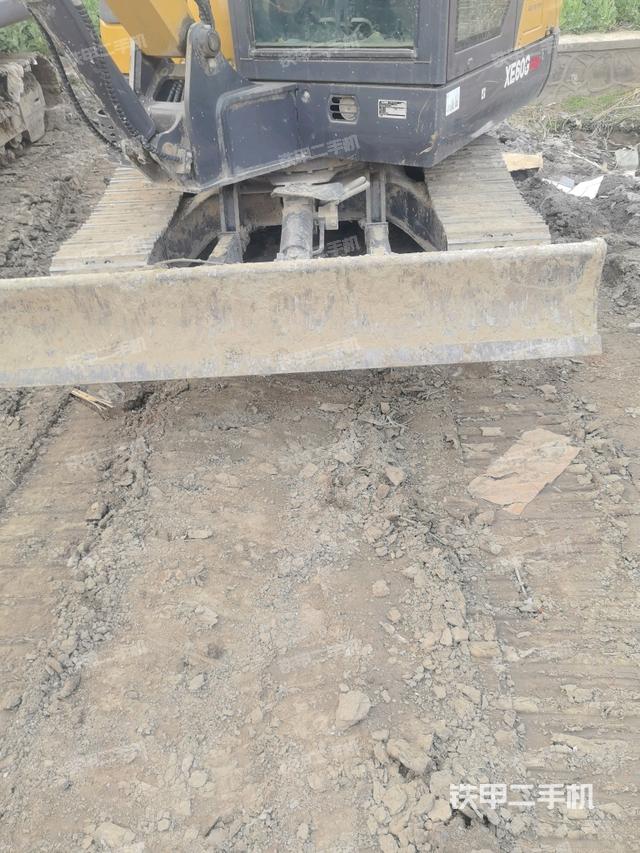 轉(zhuǎn)盤和下車架正前（工作和回轉(zhuǎn)裝置）