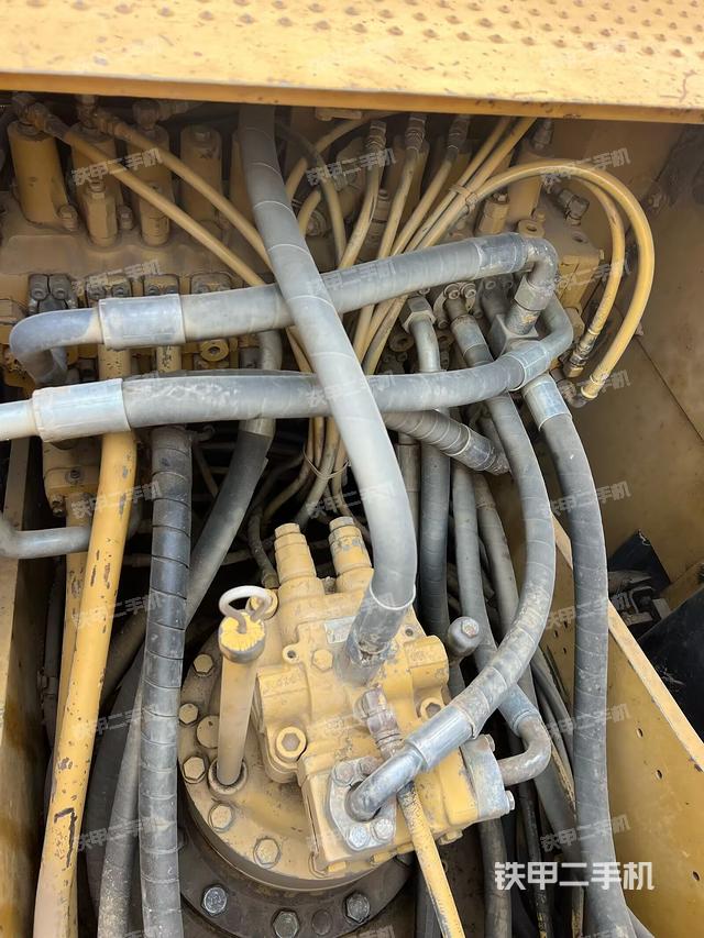 回轉(zhuǎn)馬達(dá)和主控閥（整機外觀）