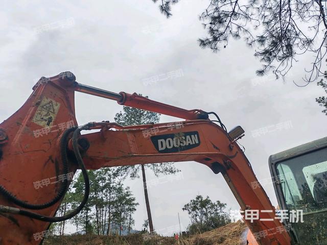 轉盤和下車架正前(工作和回轉裝置) 轉盤和下車架正前(工作和回轉裝置)