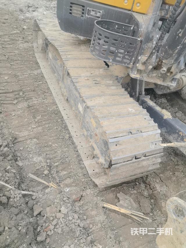 右側(cè)履帶整體?（行走機(jī)構(gòu)）