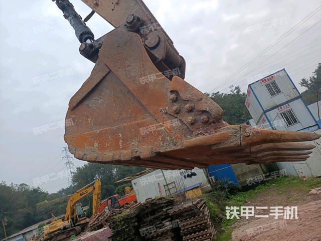 鏟斗右后整體（工作和回轉(zhuǎn)裝置）