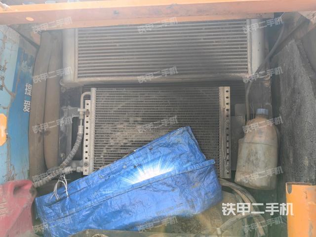 散熱器正面(大件艙室) 散熱器正面(大件艙室)