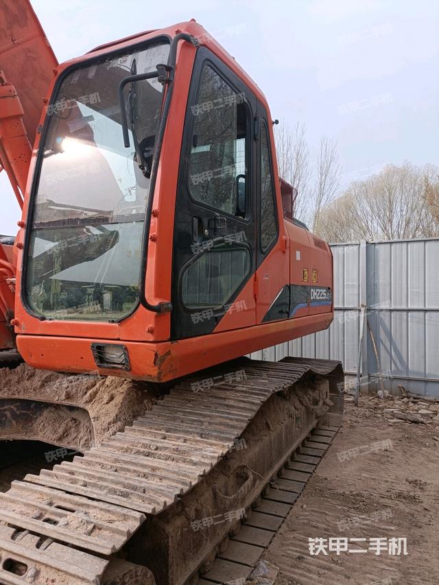 駕駛室整體（整機外觀）