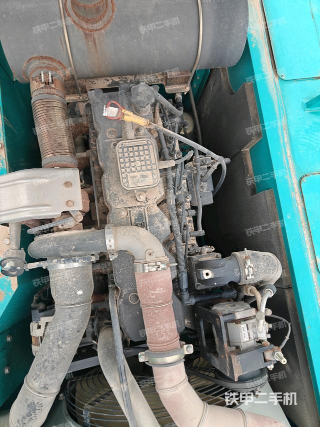 氣門室蓋螺絲特寫(xiě)（上車部件）