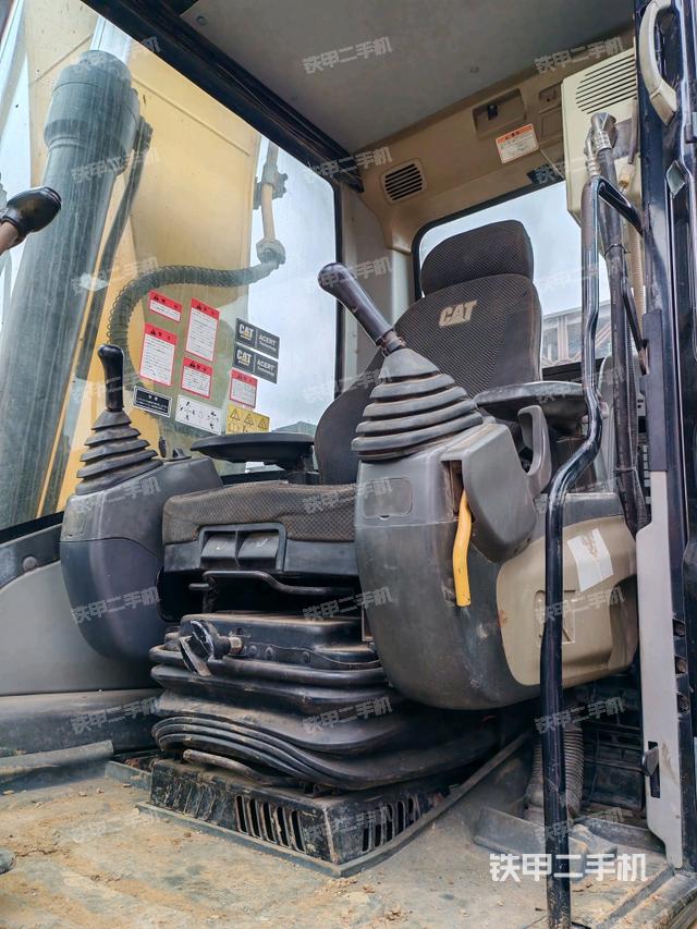 駕駛室整體(整機外觀) 駕駛室整體(整機外觀)