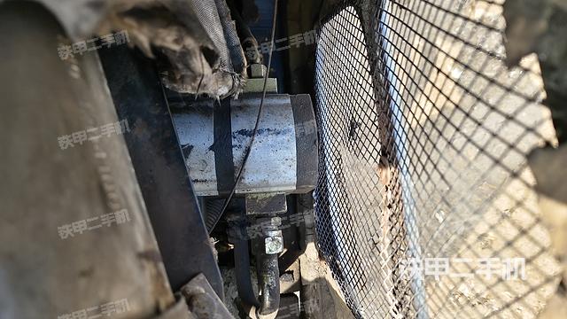 液压泵舱室正面整体（整机外观）