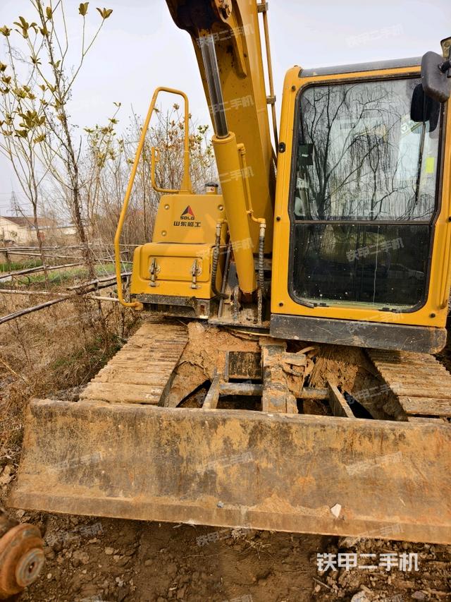 轉(zhuǎn)盤和下車架正前（工作和回轉(zhuǎn)裝置）