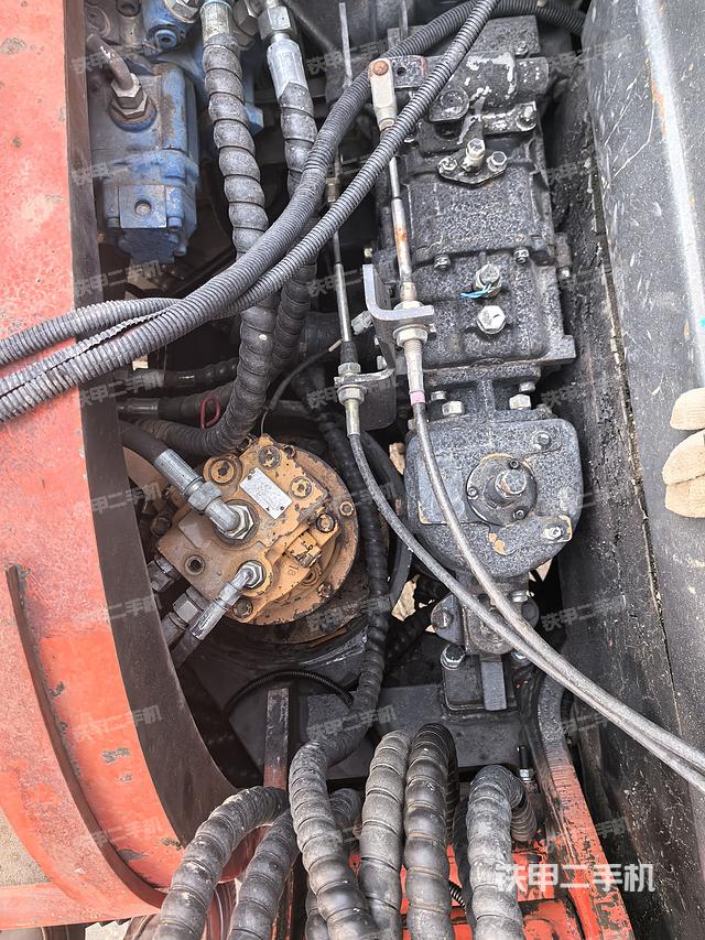 液壓泵艙室正面整體（整機(jī)外觀）