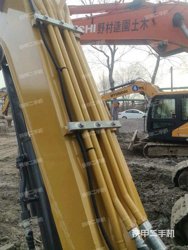 大臂背部俯視（工作和回轉(zhuǎn)裝置）