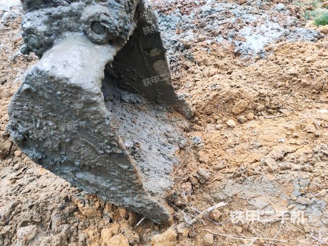 鏟斗右后整體(工作和回轉裝置) 鏟斗右后整體(工作和回轉裝置)