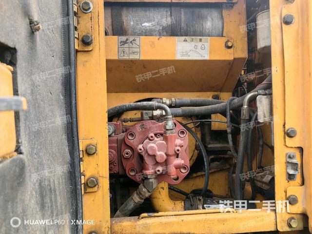 液壓泵艙室正面整體（整機(jī)外觀）