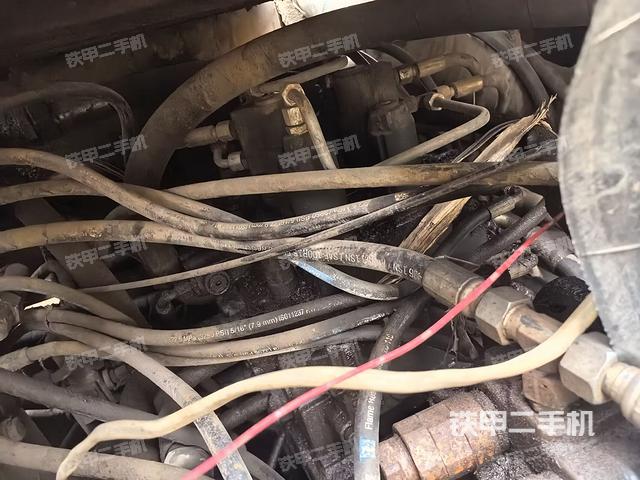 回转马达和主控阀（整机外观）