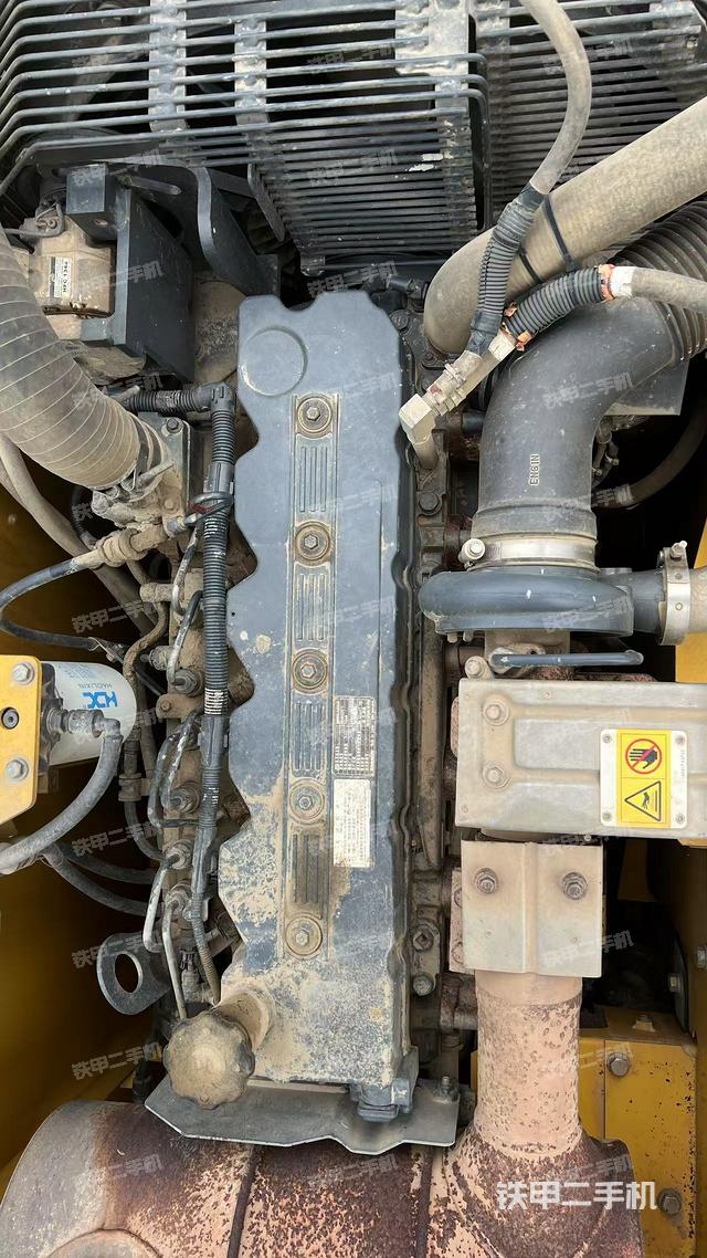 發(fā)動(dòng)機(jī)室（上車(chē)部件）