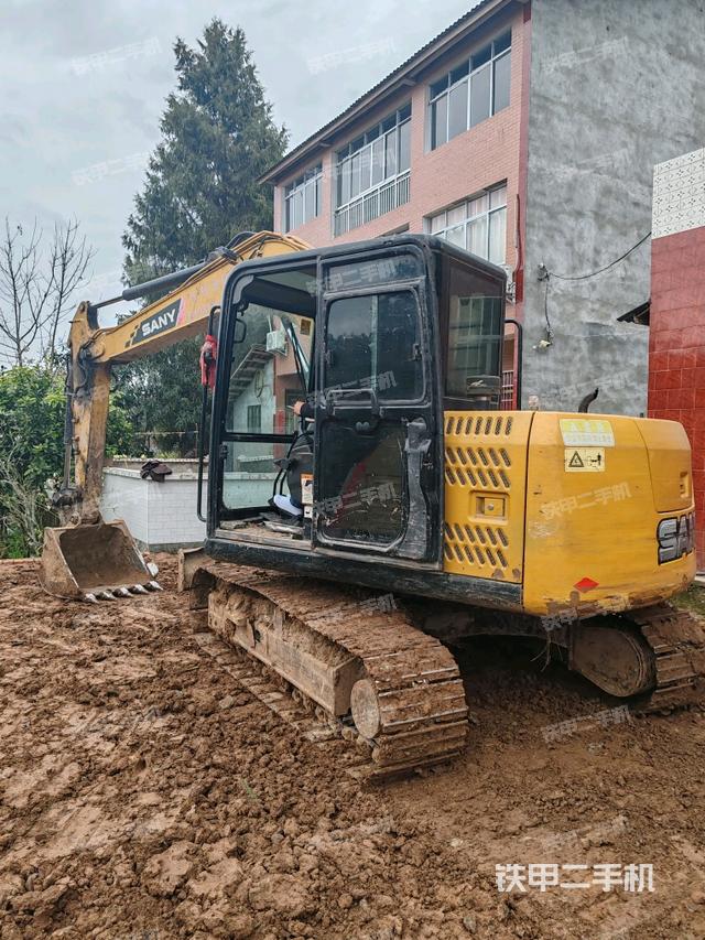 駕駛室整體（整機外觀）