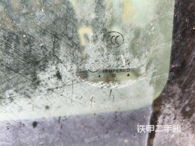 后窗玻璃角標（駕駛室部分）