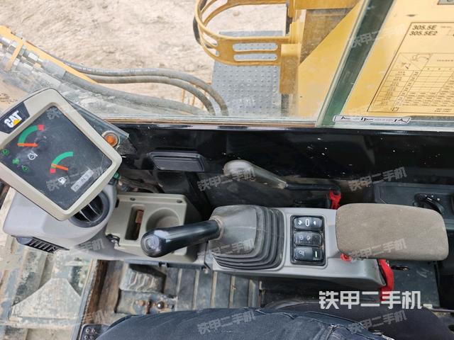 座椅右側(cè)控制臺(tái)/鑰匙門(mén)/油門(mén)/含右手柄（駕駛室部分）