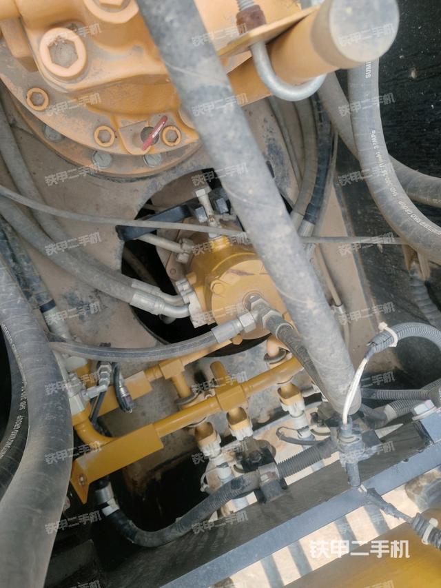 中央回轉(zhuǎn)接頭特寫（上車部件）